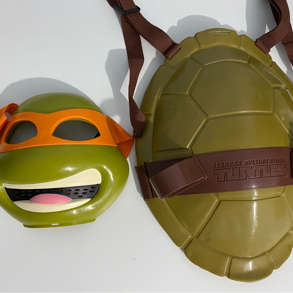 Teenage Mutant Ninja Turtle Michelangelo mask and shell